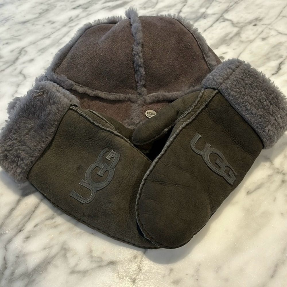 UGG suede hat and glove set
